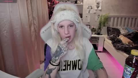 Snapshot of rapunzel_cute chatting on 11/29/25, 08:12 Rapunzel online show from 11/29/25, 08:12