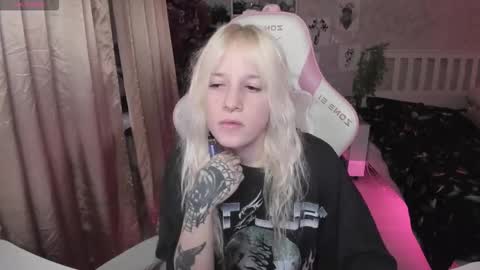 Snapshot of rapunzel_cute chatting on 12/03/25, 01:20 Rapunzel online show from 12/03/25, 01:20