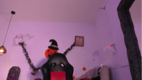 Raquel online show from 10/30/25, 09:37