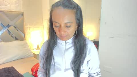 Raquel Moore  online show from 01/05/25, 03:34