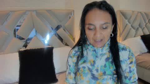 Raquel Moore  online show from 02/03/25, 11:05