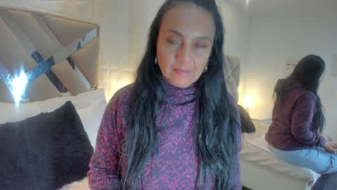 Raquel Moore  online show from 02/06/25, 05:25