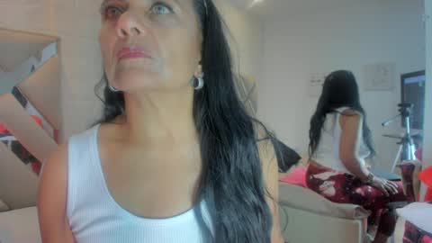 Raquel Moore  online show from 02/07/25, 11:34