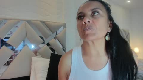 Raquel Moore  online show from 02/09/25, 10:43