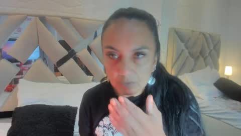 Raquel Moore  online show from 02/10/25, 06:53
