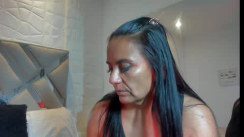 Raquel Moore  online show from 02/21/25, 10:59