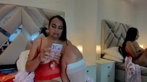 Raquel Moore  online show from 02/25/25, 12:03