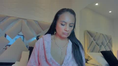 Raquel Moore  online show from 03/12/25, 11:42