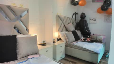 Raquel Moore  online show from 10/15/25, 12:16