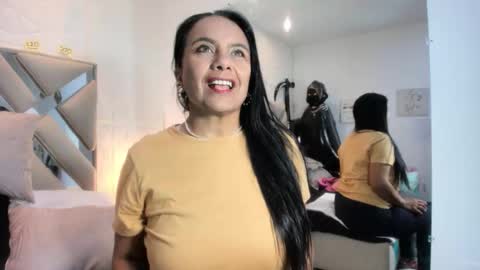 Raquel Moore  online show from 11/07/25, 11:54