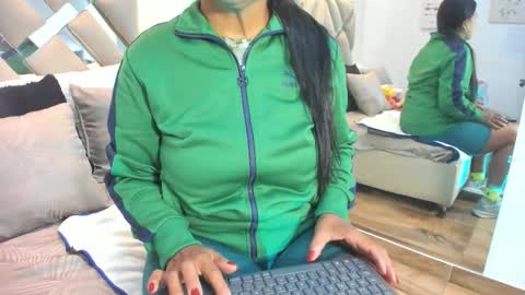 Raquel Moore  online show from 11/19/25, 11:32