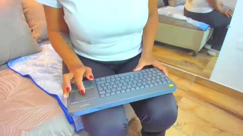 Raquel Moore  online show from 12/15/25, 12:53