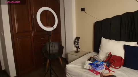 Raquel online show from 10/12/25, 11:42