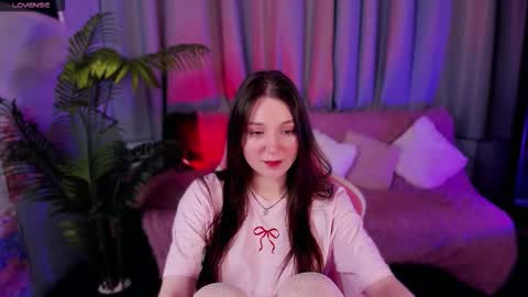 Snapshot of raven_crowe chatting on 03/21/26, 01:16 Raven online show from 03/21/26, 01:16