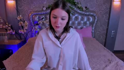 Snapshot of raven_crowe chatting on 05/28/26, 04:04 Raven online show from 05/28/26, 04:04