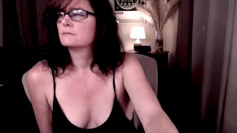 Snapshot of raven_feathers chatting on 10/13/25, 11:16  Roxanneredlight59 online show from 10/13/25, 11:16