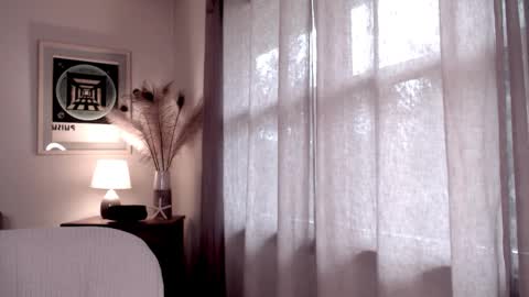 Snapshot of raven_feathers chatting on 10/20/25, 02:50  Roxanneredlight59 online show from 10/20/25, 02:50