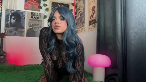 Snapshot of raven_luv chatting on 10/17/25, 01:53 raven  online show from 10/17/25, 01:53