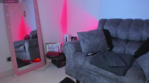 Snapshot of raven_manson chatting on 02/17/26, 11:07 online show from 02/17/26, 11:07
