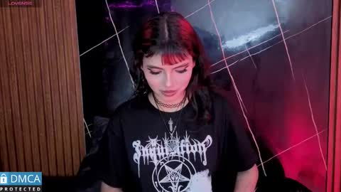 Snapshot of raven_rox_ chatting on 11/28/25, 03:42 raven_rox_ online show from 11/28/25, 03:42
