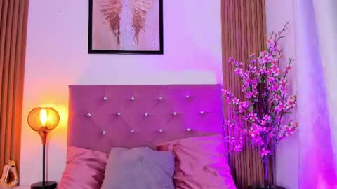 ravena_queen online show from 06/15/26, 01:08