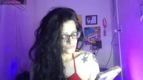 Snapshot of ravenandsin chatting on 12/28/24, 11:59 Raven online show from 12/28/24, 11:59