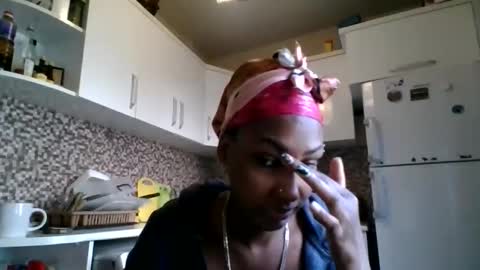 Snapshot of ravenbby chatting on 04/15/26, 05:47 ravenbby online show from 04/15/26, 05:47