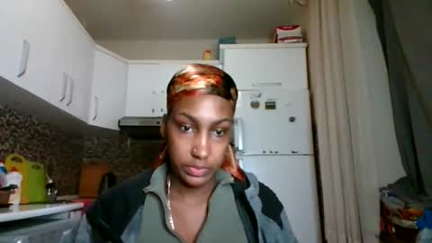 Snapshot of ravenbby chatting on 04/30/26, 05:41 ravenbby online show from 04/30/26, 05:41