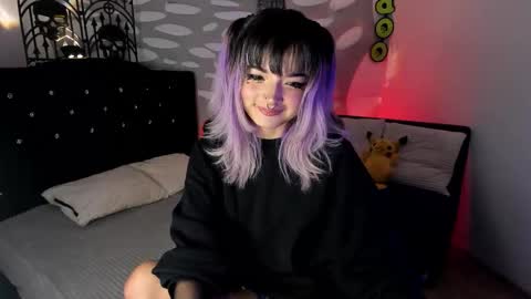 Snapshot of ravencollen chatting on 10/23/25, 12:59 ravencollen online show from 10/23/25, 12:59