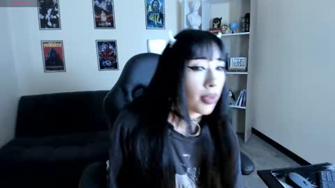 Snapshot of ravenelle_ chatting on 07/12/26, 09:17 ravenelle_ online show from 07/12/26, 09:17