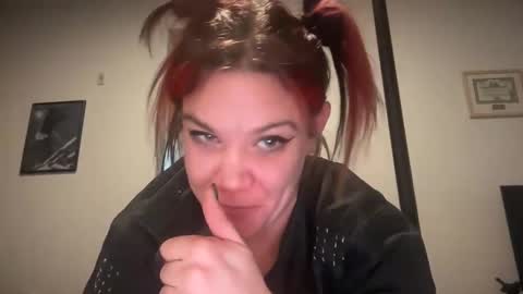Snapshot of ravenrayyy chatting on 01/18/26, 04:11 Raven Ray online show from 01/18/26, 04:11