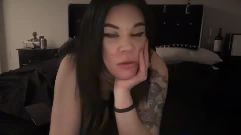 Snapshot of ravenrayyy chatting on 02/15/26, 08:35 Raven Ray online show from 02/15/26, 08:35