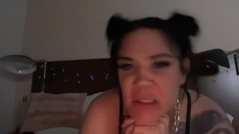 Snapshot of ravenrayyy chatting on 05/26/26, 09:27 Raven Ray online show from 05/26/26, 09:27