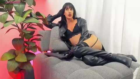 Snapshot of ravensinclair chatting on 01/16/26, 05:55 Raven Sinclair online show from 01/16/26, 05:55