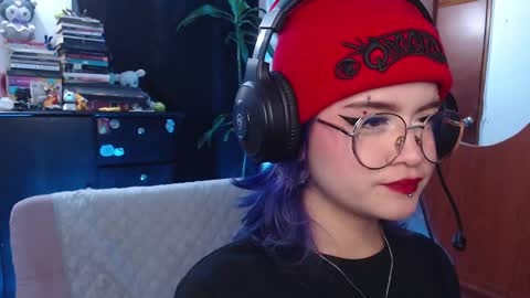 Snapshot of raventh_ chatting on 09/23/25, 10:35 raventh_ online show from 09/23/25, 10:35