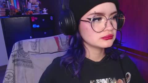 Snapshot of raventh_ chatting on 10/14/25, 02:40 raventh_ online show from 10/14/25, 02:40