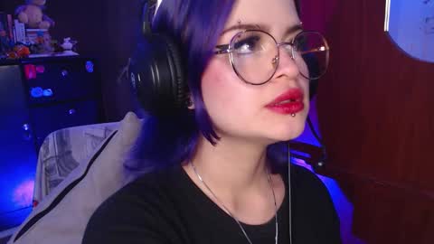 Snapshot of raventh_ chatting on 10/15/25, 02:39 raventh_ online show from 10/15/25, 02:39