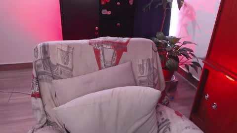 Snapshot of raventh_ chatting on 10/16/25, 02:29 raventh_ online show from 10/16/25, 02:29