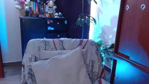 Snapshot of raventh_ chatting on 10/20/25, 03:01 raventh_ online show from 10/20/25, 03:01