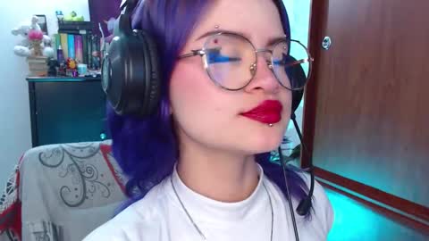 Snapshot of raventh_ chatting on 10/22/25, 11:43 raventh_ online show from 10/22/25, 11:43