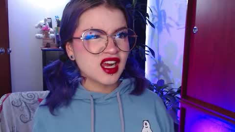 Snapshot of raventh_ chatting on 10/25/25, 11:07 raventh_ online show from 10/25/25, 11:07