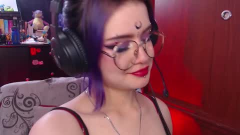 Snapshot of raventh_ chatting on 10/28/25, 02:42 raventh_ online show from 10/28/25, 02:42