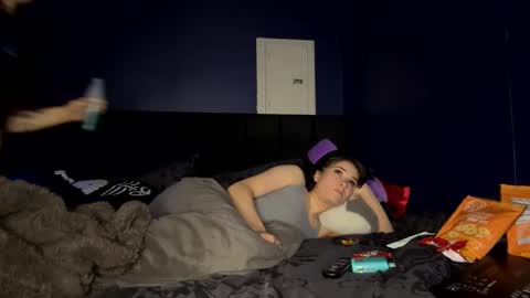 Snapshot of ravyn_nyx chatting on 11/07/25, 02:44 Ravyn and Nyx online show from 11/07/25, 02:44