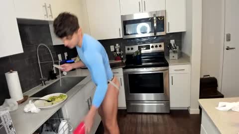 Snapshot of rawr_itsben chatting on 12/18/24, 08:36 Its Ben online show from 12/18/24, 08:36