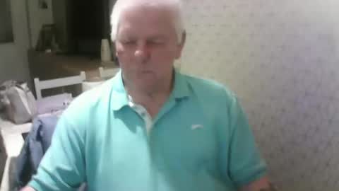 Snapshot of ray47 chatting on 09/22/25, 09:50 ray47 online show from 09/22/25, 09:50