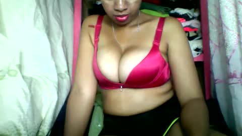 Snapshot of rayana_69 chatting on 05/15/26, 11:06 rayana_69 online show from 05/15/26, 11:06