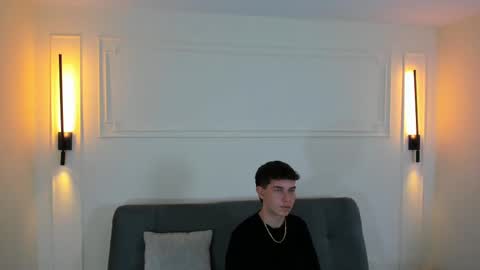 Snapshot of rayder_green chatting on 11/19/25, 02:28 YE online show from 11/19/25, 02:28