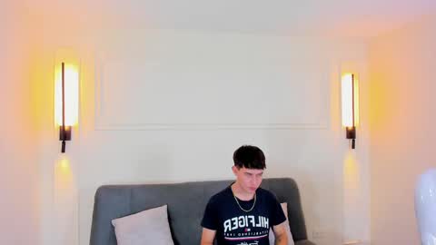 Snapshot of rayder_green chatting on 11/20/25, 02:17 YE online show from 11/20/25, 02:17