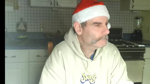 Snapshot of raylene4u2 chatting on 12/16/25, 08:19 Ray online show from 12/16/25, 08:19