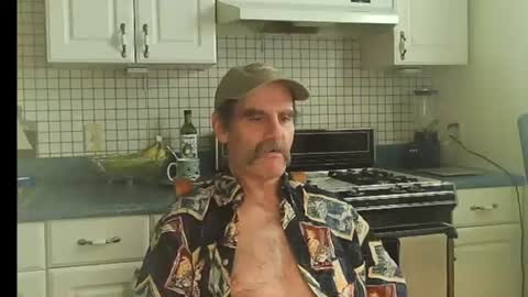 Snapshot of raylene4u2 chatting on 07/06/26, 04:42 Ray online show from 07/06/26, 04:42